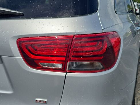 Used 2019 Kia Sorento FWD w/ LX Convenience Package image 8