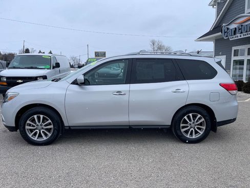 Used 2015 Nissan Pathfinder S image 2