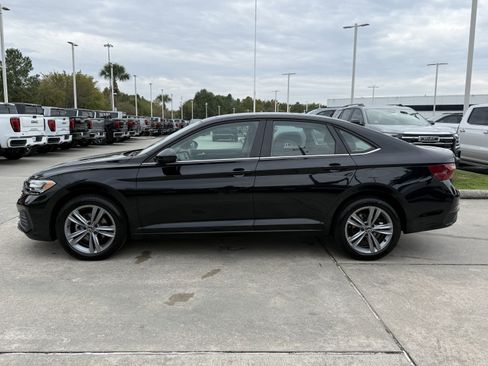 Used 2024 Volkswagen Jetta SE image 8