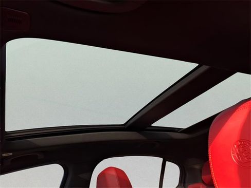 Used 2024 Alfa Romeo Stelvio Veloce image 18