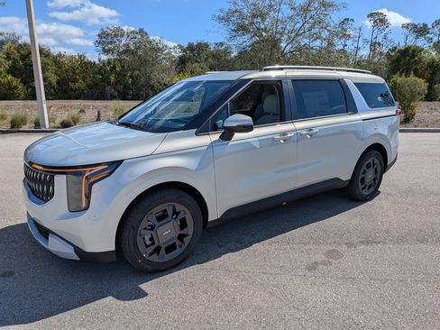 New 2026 Kia Carnival EX FWD image 9