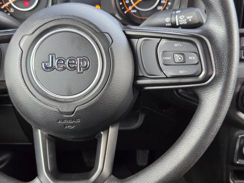 Used 2025 Jeep Wrangler Sport AWD/4WD image 21