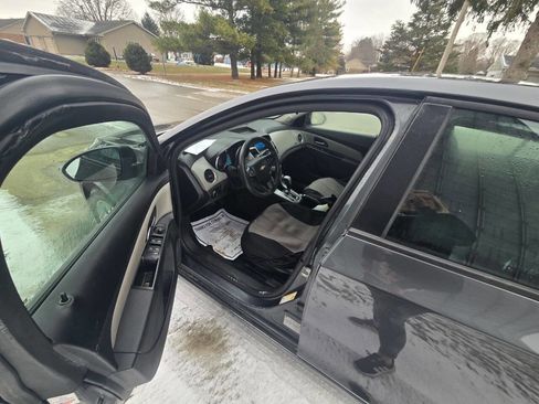 Used 2013 Chevrolet Cruze LS image 6