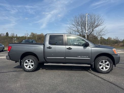 Used 2013 Nissan Titan SV image 3