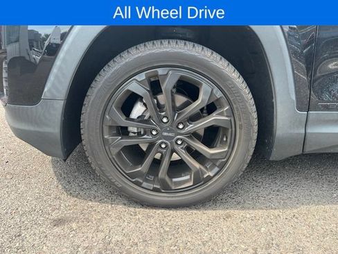 Used 2021 GMC Terrain SLE w/ Elevation Edition AWD/4WD image 3