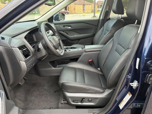 Used 2026 Nissan Rogue SL FWD image 28