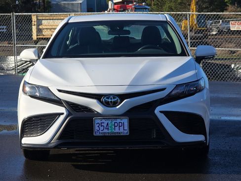 Used 2024 Toyota Camry SE image 6