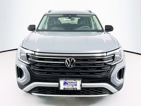 Used 2024 Volkswagen Atlas Peak Edition SE AWD/4WD image 2