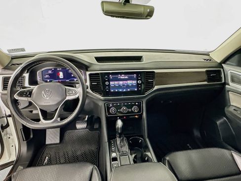 Used 2022 Volkswagen Atlas SE w/ Panoramic Sunroof Package FWD image 3