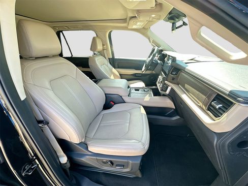 Used 2024 Ford Expedition Limited image 31