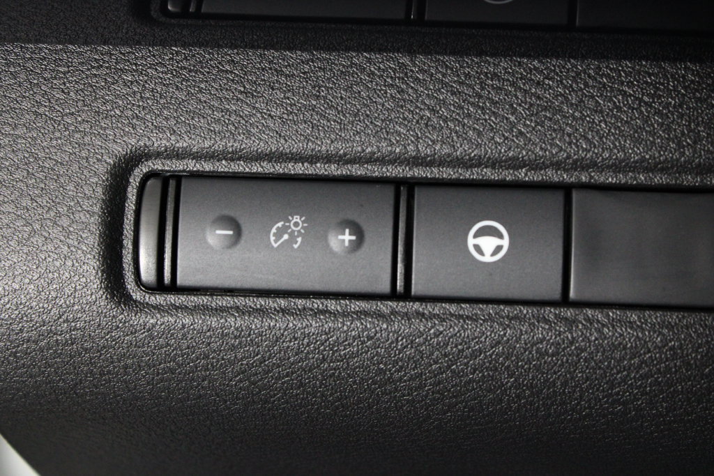 Certified 2024 Nissan Pathfinder SV FWD image 24