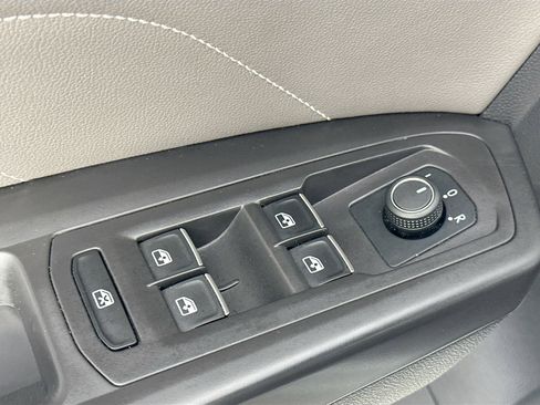 Used 2023 Volkswagen Atlas Cross Sport SE image 17