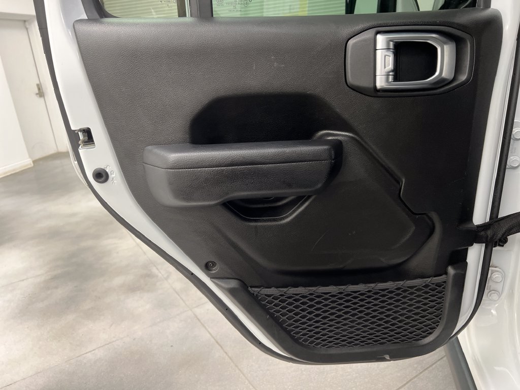 Used 2024 Jeep Wrangler Unlimited Rubicon AWD/4WD image 19