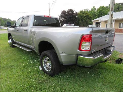Used 2024 RAM 3500 Big Horn AWD/4WD image 18