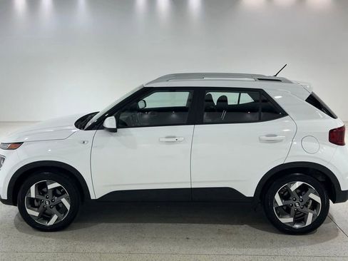 Used 2025 Hyundai Venue SEL FWD image 2