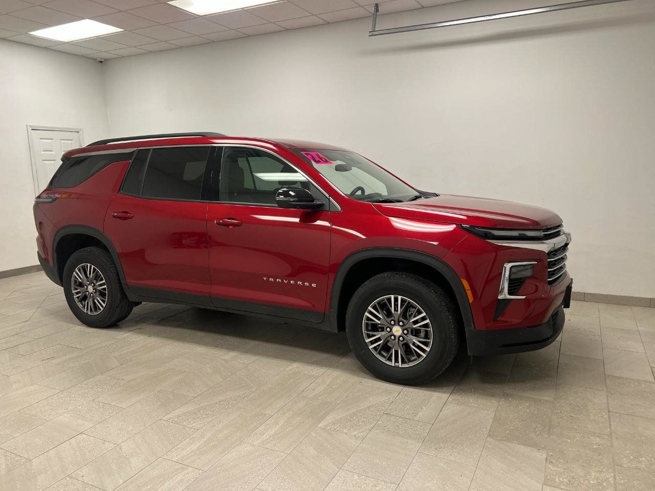Used 2026 Chevrolet Traverse LT AWD/4WD image 3