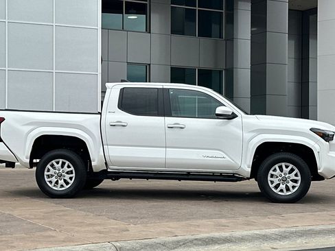 Certified 2024 Toyota Tacoma SR5 image 3