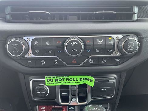 New 2025 Jeep Gladiator Rubicon image 19