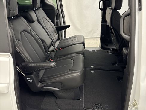 New 2026 Chrysler Pacifica Select image 29