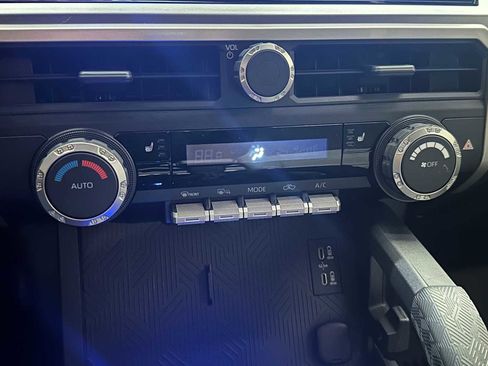 Used 2024 Toyota Tacoma TRD Off-Road image 15