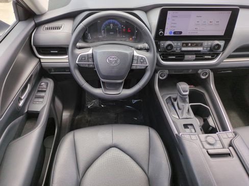 Used 2024 Toyota Grand Highlander XLE image 19