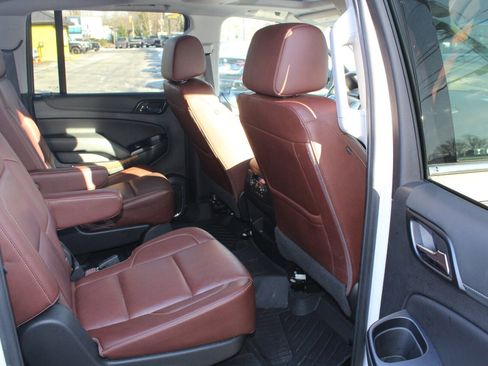 Used 2019 Chevrolet Suburban Premier w/ Premier Plus Edition image 18