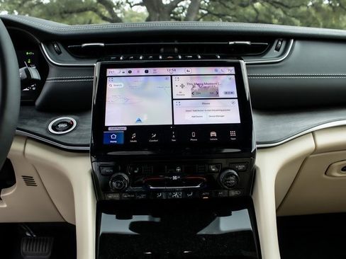 Used 2024 Jeep Grand Cherokee Limited 4xe image 14