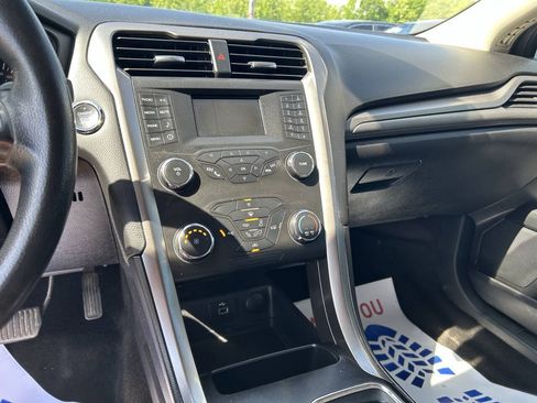 Used 2019 Ford Fusion S FWD image 11