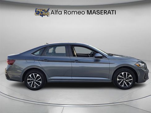 Used 2022 Volkswagen Jetta S image 4