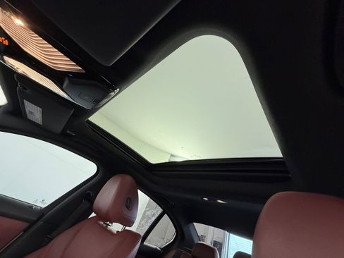 Used 2022 BMW 330i Sedan w/ M Sport Package image 14