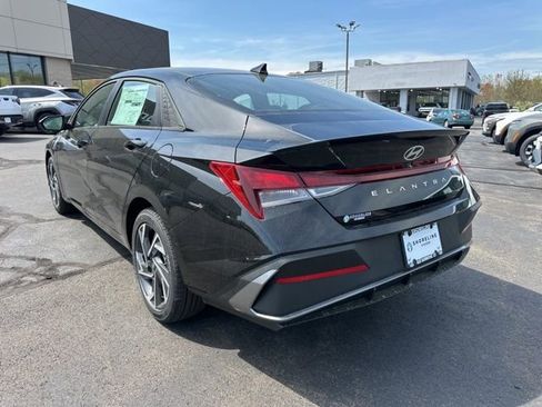 Certified 2025 Hyundai Elantra Sport FWD image 7