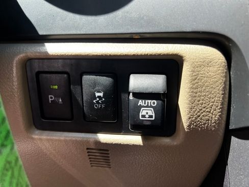 Used 2019 Toyota Sequoia Platinum w/ Carpet Mat Package (TMS) AWD/4WD image 45