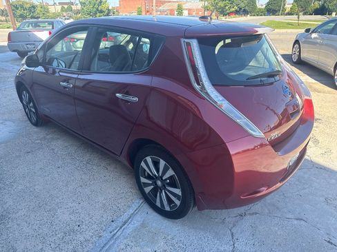 Used 2015 Nissan Leaf SL w/ Premium Package FWD image 3