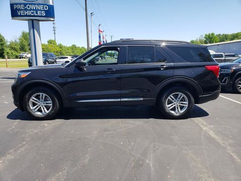 Used 2023 Ford Explorer XLT AWD/4WD image 9