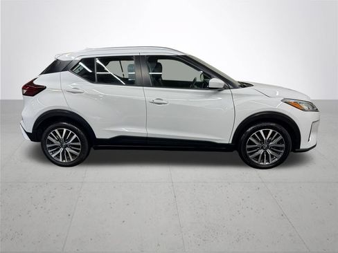 Used 2024 Nissan Kicks SV FWD image 9