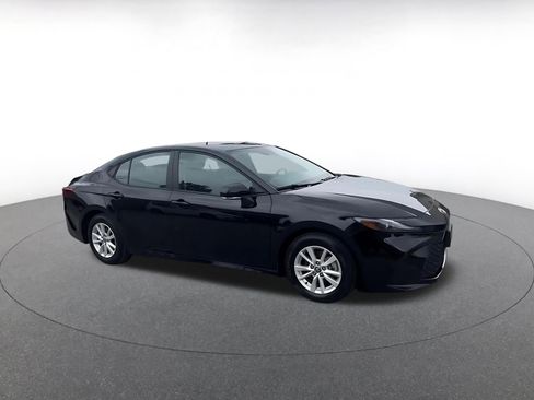 Used 2025 Toyota Camry LE image 2