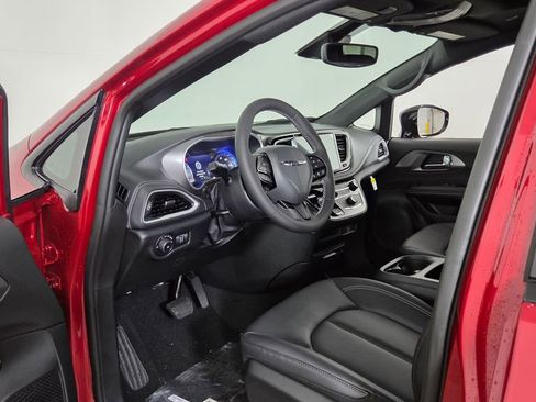 New 2026 Chrysler Pacifica Select image 14