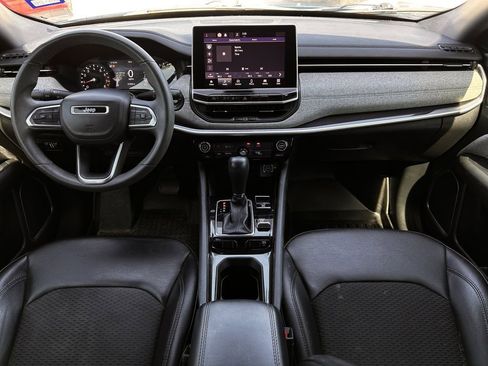 Used 2023 Jeep Compass Latitude image 12