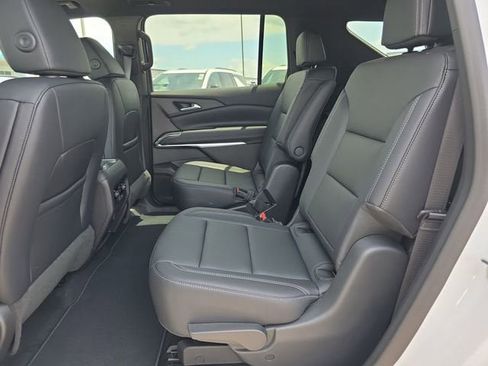 New 2026 Chevrolet Traverse LT w/ Sun and Wheel Package FWD image 11