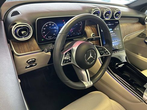 Used 2025 Mercedes-Benz GLC 300 image 12