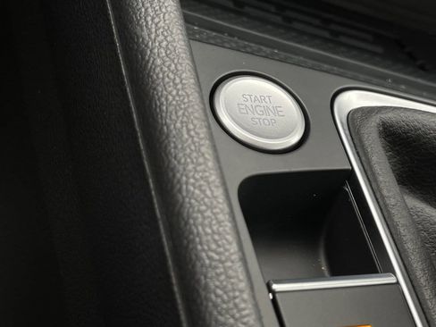 Used 2025 Volkswagen Jetta SE image 16