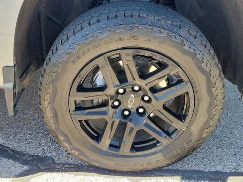 Used 2025 Chevrolet Silverado 1500 LT Trail Boss AWD/4WD image 7