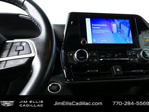 Used 2024 Toyota Highlander XLE image 12