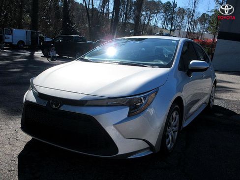 Used 2020 Toyota Corolla LE image 1