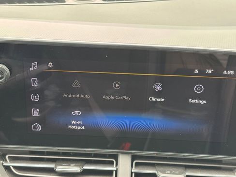 Used 2025 Chevrolet Trax LT image 20