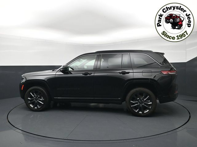 Used 2026 Jeep Grand Cherokee Limited AWD/4WD image 3