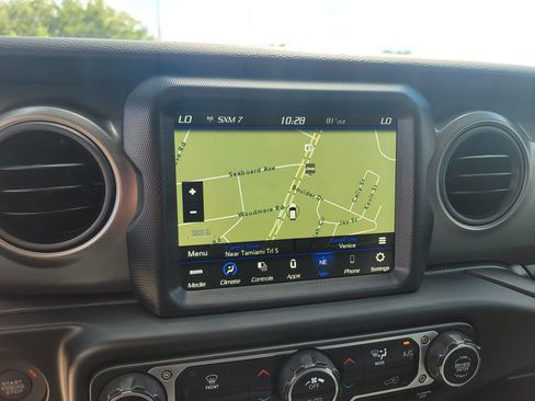 Used 2023 Jeep Gladiator Sport AWD/4WD image 16