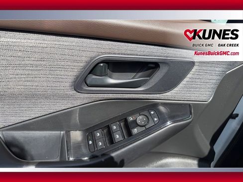 Used 2023 Nissan Rogue S image 7