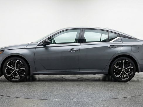 Used 2025 Nissan Altima 2.5 SR FWD image 5