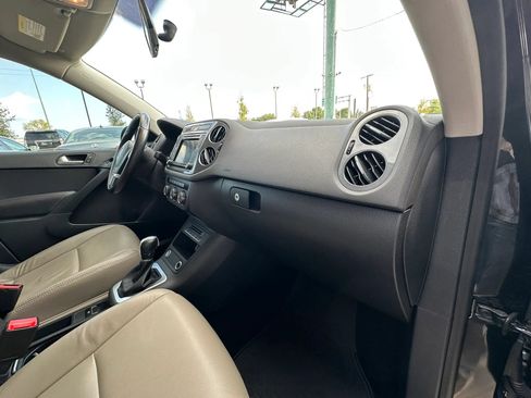 Used 2018 Volkswagen Tiguan Limited w/ Premium Package FWD image 21